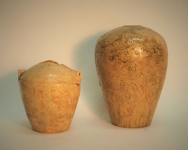 古瀬戸灰釉陶器 水注・瓶子（県指定文化財）（毛呂山町教育委員会蔵）