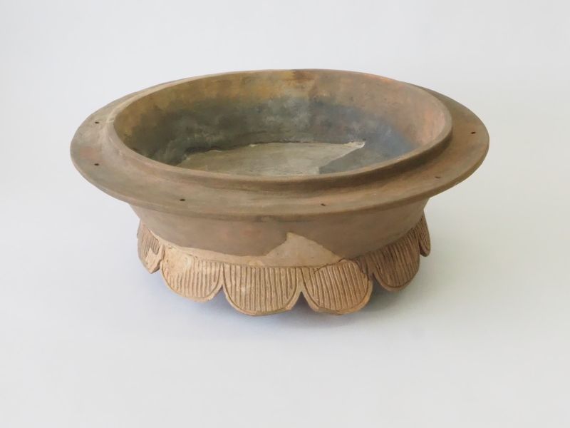 火鉢（大蔵館跡）（嵐山町教育委員会蔵）